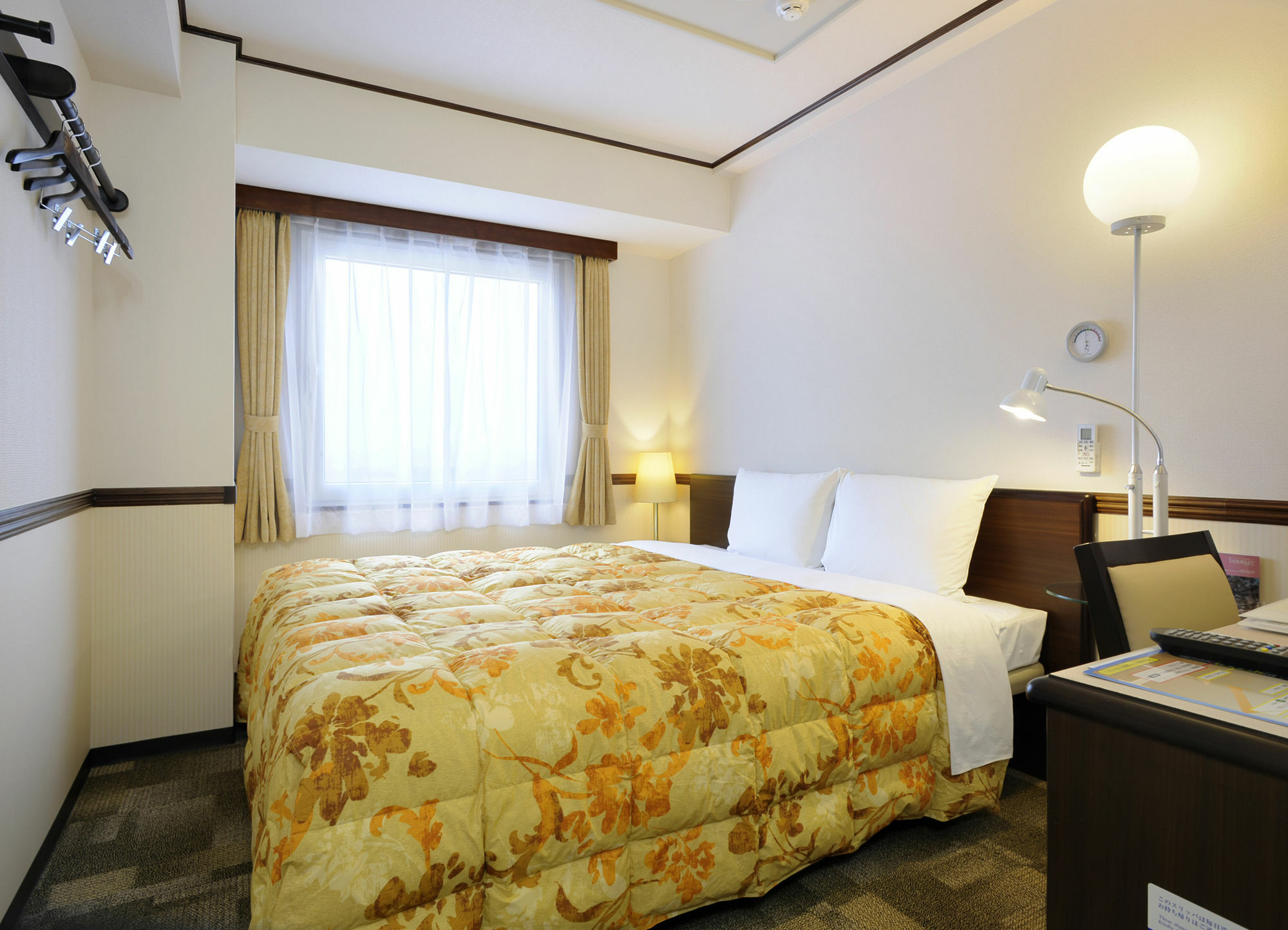 Toyoko Inn Kobe Sannomiya-Eki Higashi Exterior foto